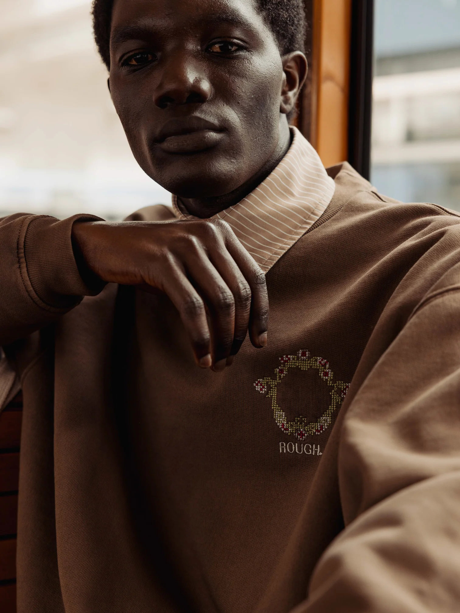 FLORAL EMBLEM LOGO SWEATER - Image 7
